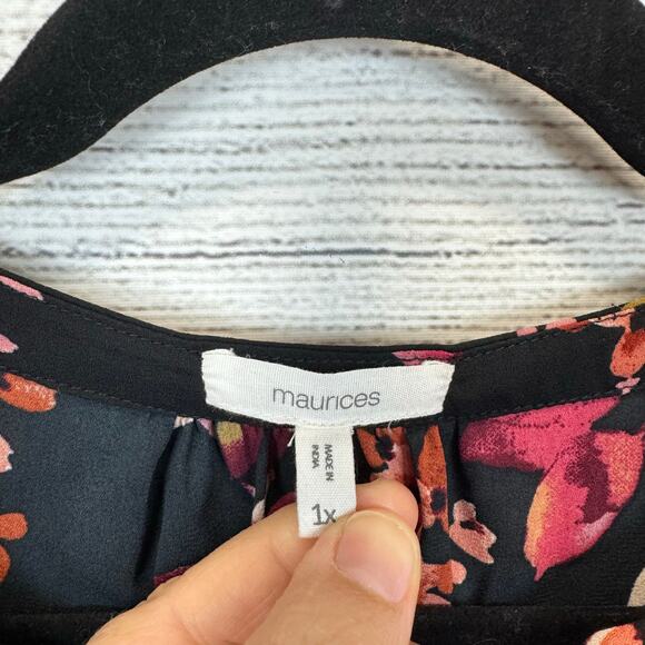 Maurices Plus Size Black & Pink Floral Flutter Sleeve V-Neck Blouse Size 1X - Picture 3 of 8